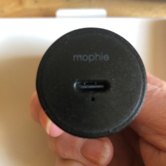 NEW Mophie 450-05873-A Fast Charging USB-C PD Car Charger, 18W Black - Picture 4 of 4